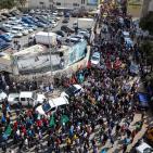 جماهير غفيرة تشيع الشهيد مهند حلبي في البيرة