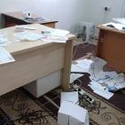 صور: اقتحام الجمعية الخيرية ومصادرة وتخريب معظم محتوياتها في الشيوخ الخليل