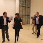 معرض رجلين طوال في مركز السلام بيت لحم‎