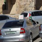 المواصلات تجري فحص القيادة في البلدة القديمة بالخليل