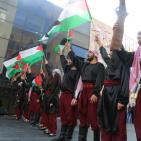 جامعة القدس تجسد الوحدة الوطنية والدينية في شجرة الميلاد