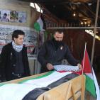 الخليل: أهالي الشهداء المحتجزة جثامينهم يقيمون خيمة 