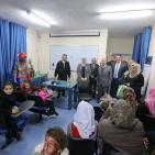 اسرة جامعة بيرزيت تزور جمعية مركز الحياة لمكافحة السرطان في رام الله