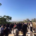 المئات يشيعون والدة الأسير ابراهيم بيادسة