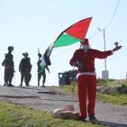 الاحتلال يقمع مسيرة بابا نويل في بلعين