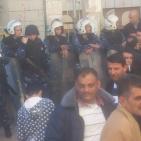 الضامن الجديد لكراج جنين يرفع السلاح في وجه سائق مضرب عن العمل