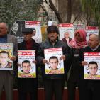 إعتصام تضامني مع الأسير الصحفي محمد القيق أمام مقر الصليب الأحمر في رام الله