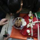 الشهيد حسين أبو غوش من مخيم قلنديا خلال وداعه في مجمع فلسطين الطبي في رام الله‎