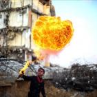 بالصور: شبان في غزة يمارسون فنون قتال 