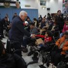 بحضور الرئيس مؤسسة التعاون والتنسيق التركي (تيكا) تسلم 50 فلسطينيا من ذوي الاحتياجات الخاصة كراسي كهربائية