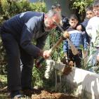 زراعة أشجار بأسماء شهداء الخليل