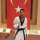 مالك أبو الرب بطل من ذهب