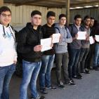 طلبة الثانوية يعتصمون أمام محافظة الخليل لحماية مستقبلهم الدراسي