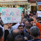 آلاف المعلمين يتعصمون أمام مقر مجلس الوزراء برام الله