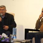 الكاتب  اسامه العيسه  يوقع روايته 