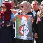 بالصور.. الشعبية بغزة تُقيم جنازة رمزية للشهيد نايف وتدعو للرد