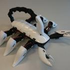 طلاب يصممون روبوتاً 