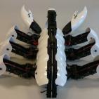 طلاب يصممون روبوتاً 