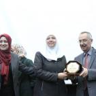 حفل تكريم المعلمة الفلسطينية حنان الحروب في جامعة النجاح
