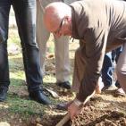 صور: فعالية زراعة أشجار في ذكرى يوم الأرض بالخليل