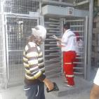 اصابة فلسطيني بعد اعتداء المستوطنين عليه في الخليل