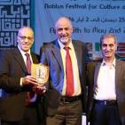 تكريم المؤسسات والجهات الراعية لمهرجان نابلس للثقافة والفنون الأول