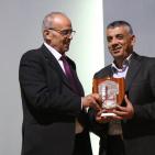 تكريم المؤسسات والجهات الراعية لمهرجان نابلس للثقافة والفنون الأول