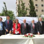 بالصور... افتتاح الروزنة للانتاج النسوي في الخليل