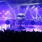 مراسم تقديم طائرة الركاب من طراز MS-21 في مصنع الطائرات التابع لشركة 