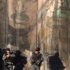 آلاف الفلسطينين يزحفون صوب القدس لأداء صلاة الجمعة الثانية في رمضان