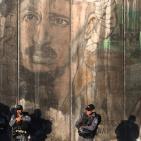 آلاف الفلسطينين يزحفون صوب القدس لأداء صلاة الجمعة الثانية في رمضان