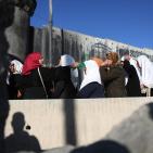 آلاف الفلسطينين يزحفون صوب القدس لأداء صلاة الجمعة الثانية في رمضان