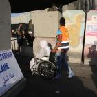 آلاف الفلسطينين يزحفون صوب القدس لأداء صلاة الجمعة الثالثة في رمضان