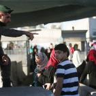 آلاف الفلسطينين يزحفون صوب القدس لأداء صلاة الجمعة الثالثة في رمضان