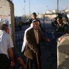 دخول المصلين  عبر حاجز قلنديا لاداء صلاة الجمعة الاخيرة في رمضان