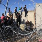 دخول المصلين  عبر حاجز قلنديا لاداء صلاة الجمعة الاخيرة في رمضان