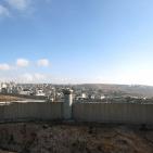 دخول المصلين  عبر حاجز قلنديا لاداء صلاة الجمعة الاخيرة في رمضان