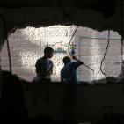 الاحتلال يهدم جدران منزل الشهيد عيسى ياسين في مخيم قلنديا فجر اليوم