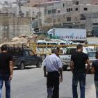 معاناة المواطنين على مداخل الخليل في ظل الطوق الأمني