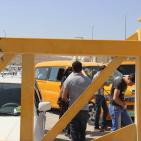 حصار الخليل.. معاناة العبور من 