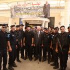 رئيس الوزراء يتفقد معبر الكرامة ويطالب اسرائيل بفتحه 24 ساعة