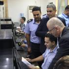 رئيس الوزراء يتفقد معبر الكرامة ويطالب اسرائيل بفتحه 24 ساعة