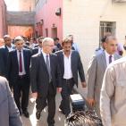 رئيس الوزراء يتفقد معبر الكرامة ويطالب اسرائيل بفتحه 24 ساعة