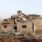 بالصور: يطا.. الاحتلال يهدم منزلي منفذي عملية