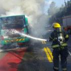 فيديو: اشتعال النيران في حافلة اسرائيلية وسط القدس المحتلة