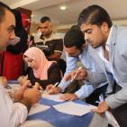 الصور.. مئات الطلبة يتنافسون على 150 فرصة عمل بالخليل