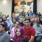 الصور.. مئات الطلبة يتنافسون على 150 فرصة عمل بالخليل