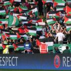 بالصور..جماهير سيلتك ترفع علم فلسطين أمام فريق اسرائيلي