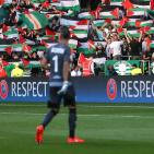بالصور..جماهير سيلتك ترفع علم فلسطين أمام فريق اسرائيلي