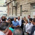 اصابة موظف في بلدية نابلس بكسور بعد الاعتداء عليه